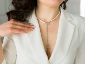 Jakie dodatki do garderoby warto mieć, aby uzupełnić każdą stylizację?