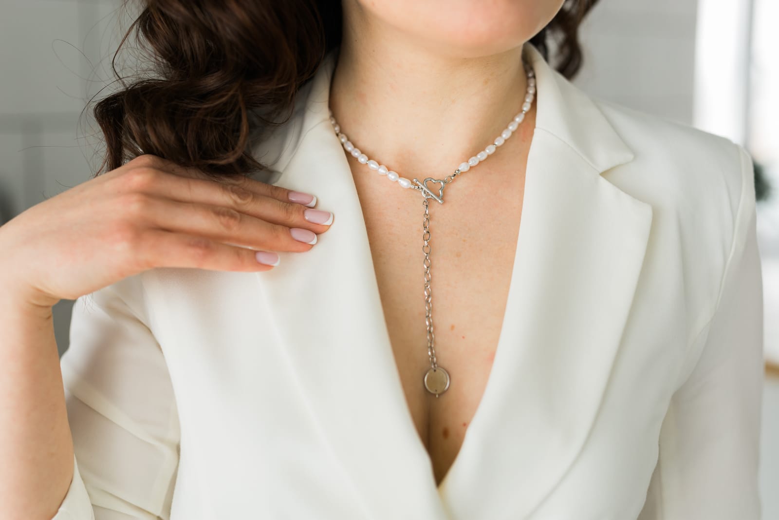 Jakie dodatki do garderoby warto mieć, aby uzupełnić każdą stylizację?